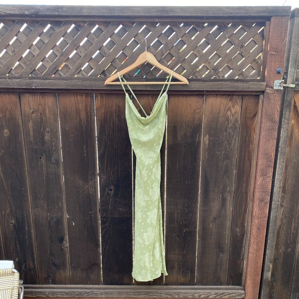 Hello Molly "Drinks on me" Midi dress - pistachio
